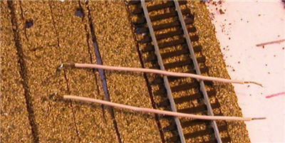 [track power wires]